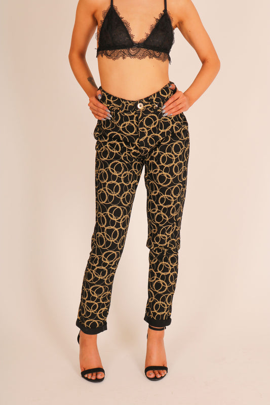 ONE ABOVE ANOTHER All-Over Chain Printed Denim Mom Jean